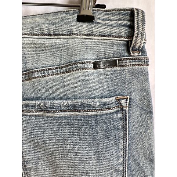 Women’s Size 31x21 KanCan Capri High Rise Distressed Light Wash Jeans NWT - Picture 12 of 15
